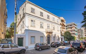 Modern-Vintage Old Town Suites